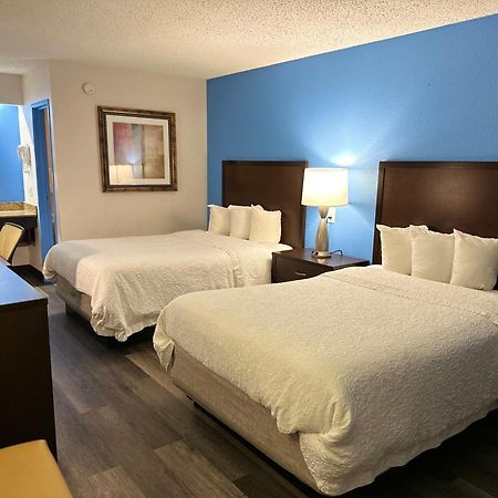 American Inn & Suites Bishop Airport Флинт Екстериор снимка