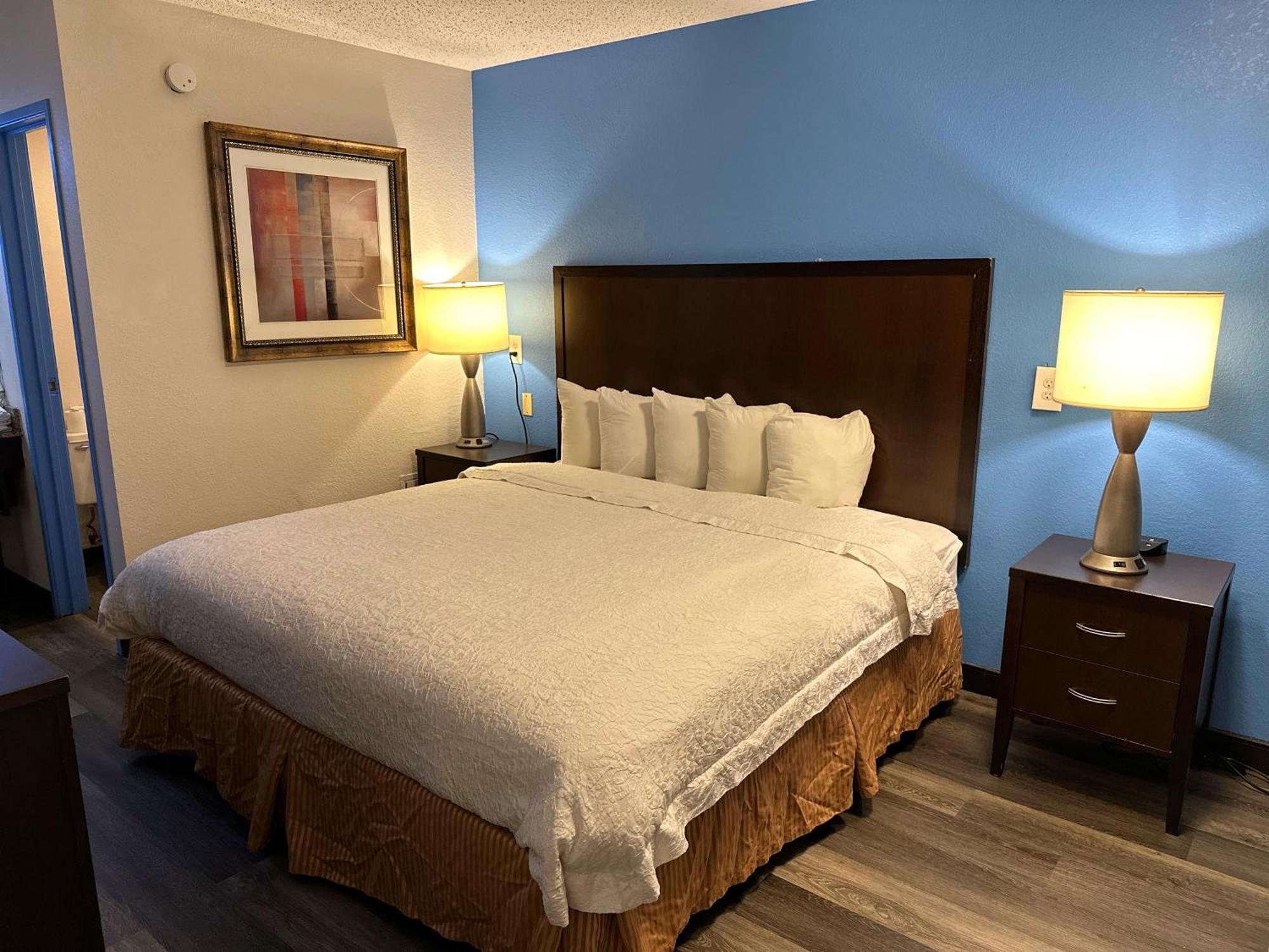 American Inn & Suites Bishop Airport Флинт Екстериор снимка